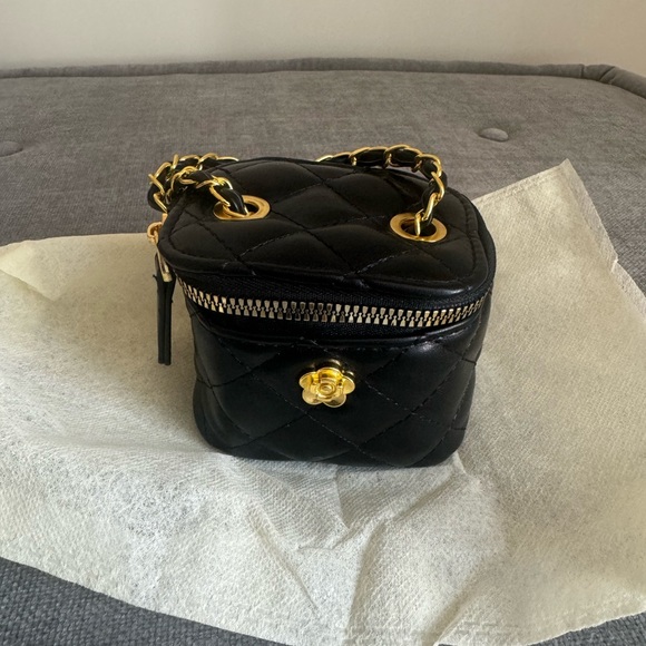 Girls kids black quilted chain ruched crossbody bag - Picture 5 of 9